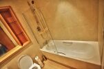 The Gateway Serviced Apartments in Leeds, Bathroom