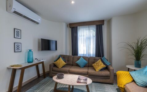 Avenida Mexico Apartments