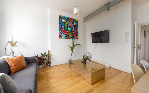 Powis Square Apartment