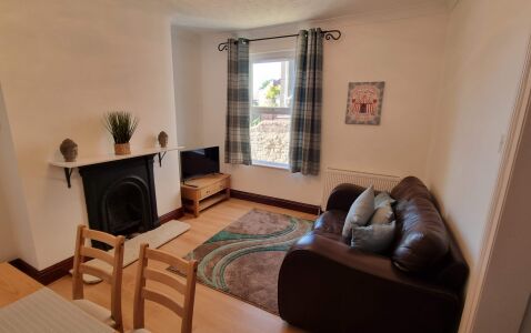 Brynland Avenue Apartment