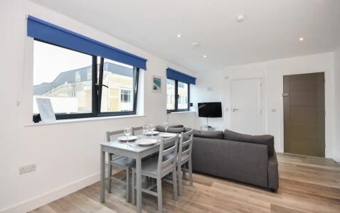 Upper Hinton Road Apartment
