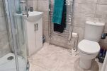 Bathroom, Westbury House, Rochford, Serviced Accommodation