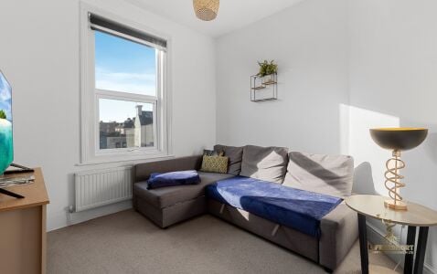 Kimberley Road 1A Apartment
