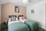 1-bed twin/king bedroom