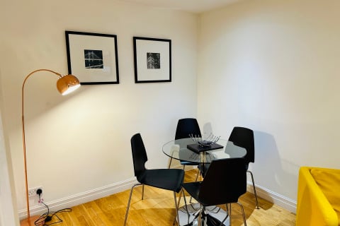 1.5 bedroom Dining area