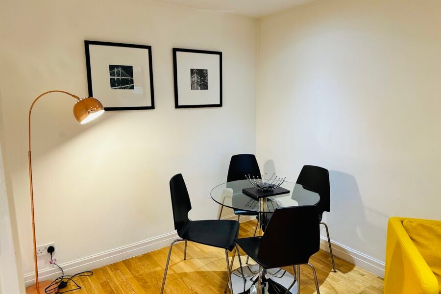 1.5 bedroom Dining area