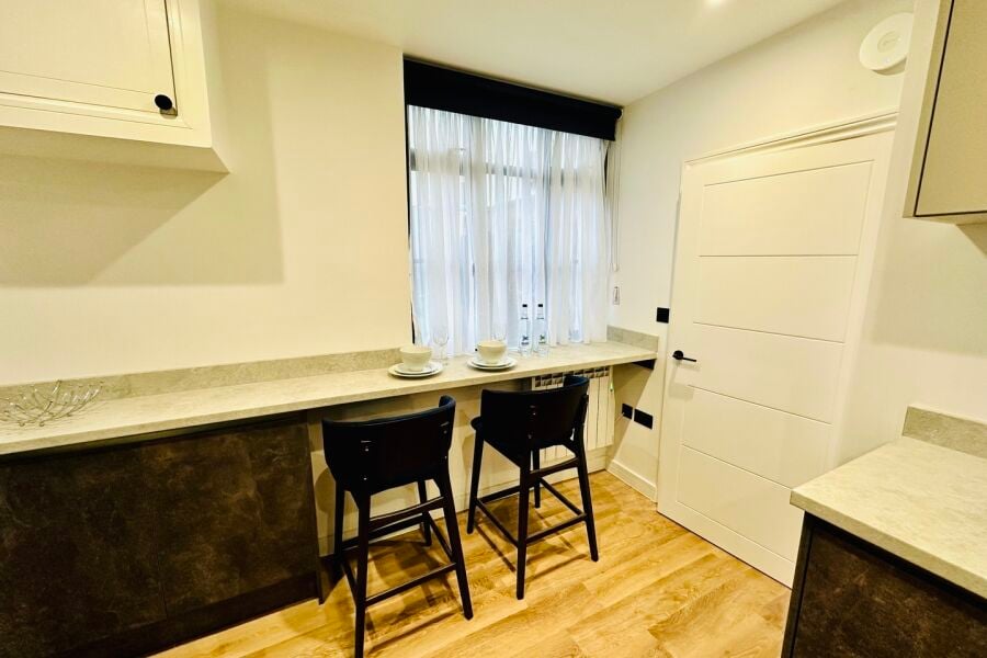 Apt 2 - Breakfast Bar