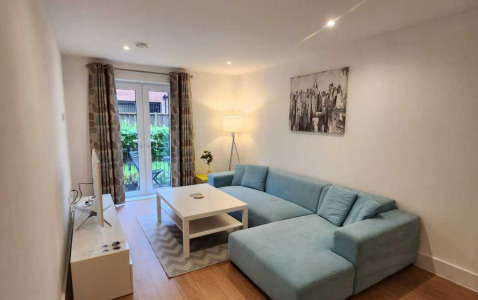Ruislip Pembroke Apartment