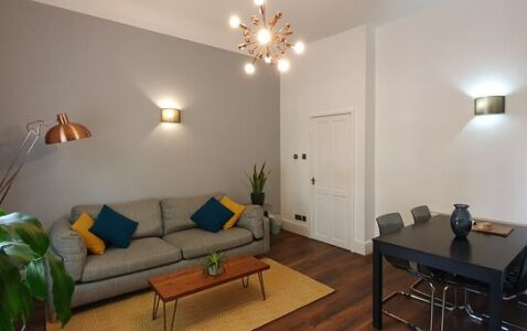 Avenue Road Apartment