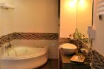 Bathroom, Colombo Suites Serviced Apartments, Sri Lanka
