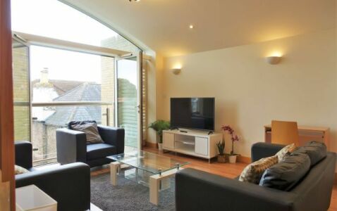 Hampton Court Apartments