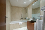 Bathroom, Serviced Apartments, B-aparthotel Mongomery, Brussels