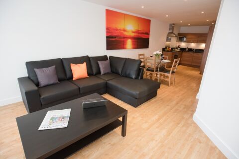 Projection West Serviced Apartments, Living Room, Reading