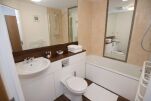 Projection West Serviced Apartments, Bathroom, Reading