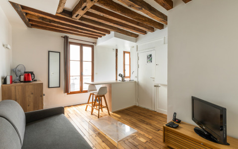 Rue Cloche Perce Corporate 81/3