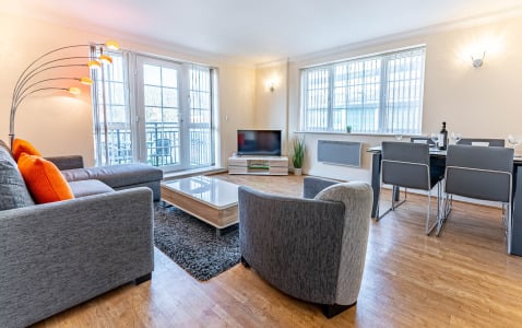 Riverside House Apartments