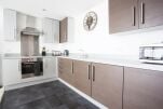 Kitchen, Vizion Serviced Apartments, Milton Keynes