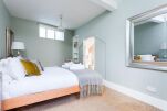 Bedroom, Hatfield House Serviced Accommodation, Bath