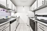 Kitchen, 1133 Dearborn Serviced Apartments, Chicago
