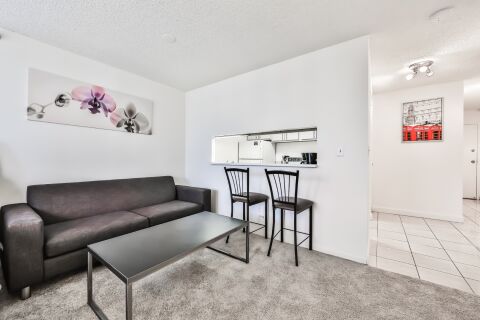 Living Area, 1133 Dearborn Serviced Apartments, Chicago