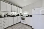 Kitchen, 55 West Chestnut Serviced Apartments, Chicago