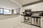 Kitchen, Chicagoan Serviced Apartments, Chicago