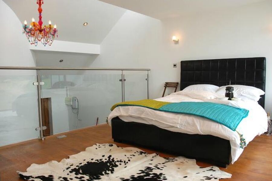 The Farmyard Retreat Serviced Apartments, Bedroom, Yeovil