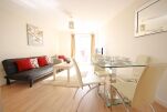 Living/Dining Area, Kelvin Gate Serviced Apartments, Bracknell