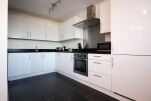 Kitchen, Q East Serviced Apartments, Reading