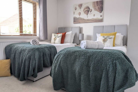 Bedroom 1 ( Twin beds)