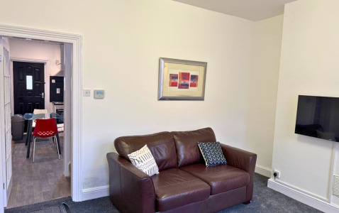 Melrose Street Apartment