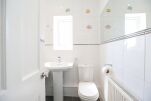 Bathroom, Coundon Fields House Serviced Accommodation, Coventry