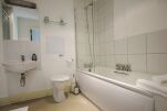 Bathroom, Foundry Serviced Apartments, Ipswich
