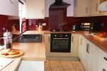 Kitchen, Market Place Cottage Serviced Accommodation, Woodstock