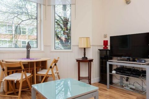 Living Area, Sinclair Gardens Serviced Apartment, Sherpherd's Bush, London