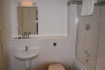 Bathroom, Bloomsbury House Serviced Accommodation, Northampton