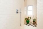 Bathroom, Mercers Road Serviced Accommodation, Tufnell Park, London