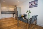 Sussex House Serviced Apartments, Living room, Reading